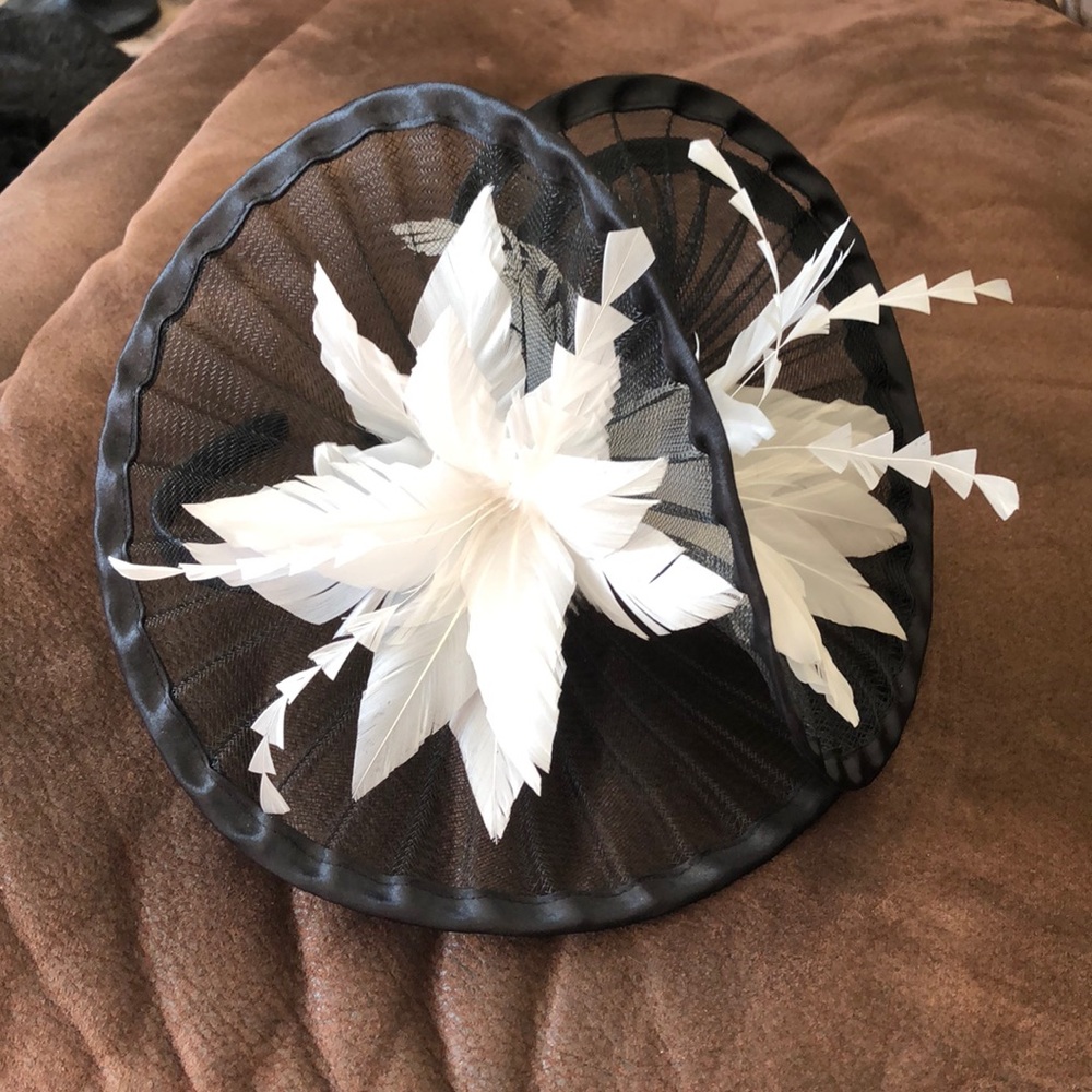 Headband with ivory feathers